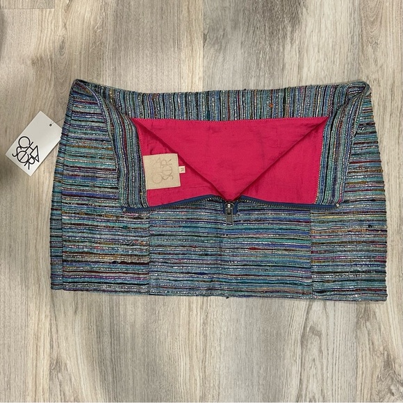 NWT Chaser Woven Silk Mini Skirt Colorful Metallic Stripes Zipper Size M - Picture 8 of 8